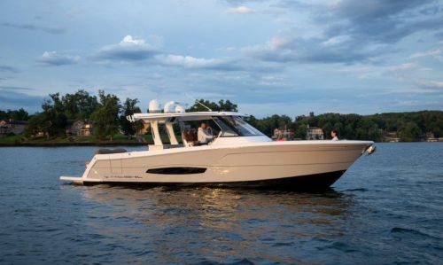 Regal 38 Surf